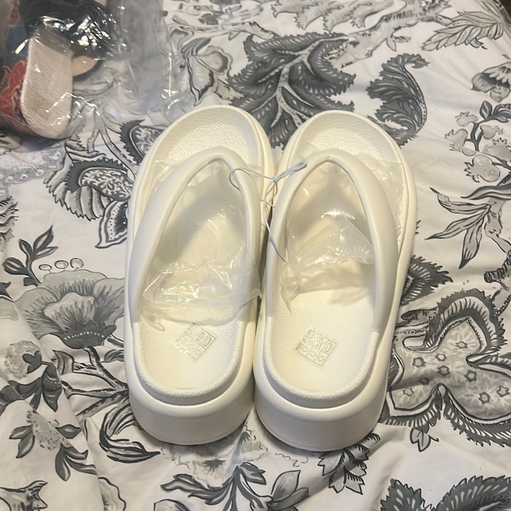Brand new wedge flip flop